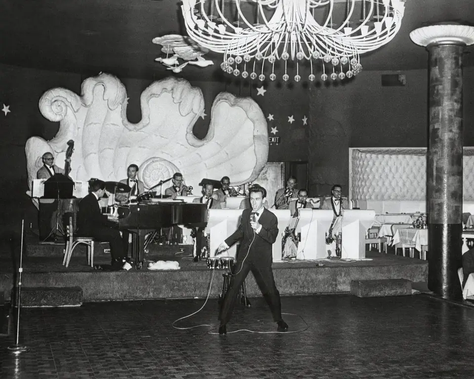 Dean singing in the Blue Room at the Roosevelt, 1960